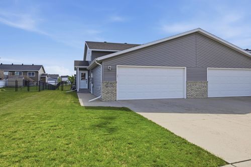 2151 Admiral Dr W, West Fargo, ND, 58078-8064 | Card Image