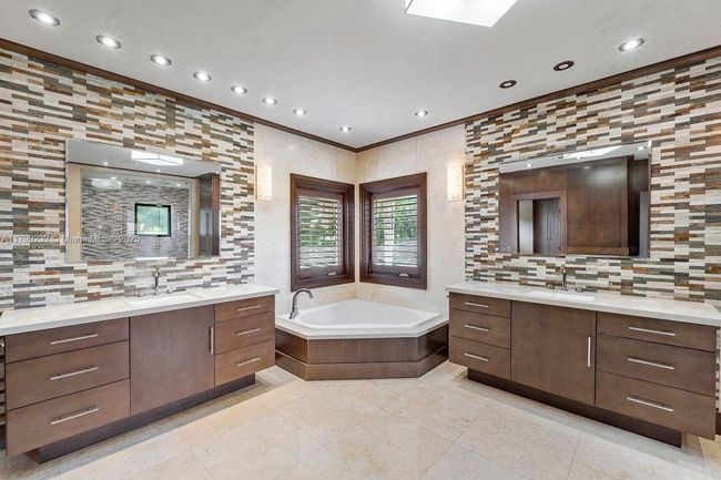 3310 Granada Blvd, House other with 6 bedrooms, 6 bathrooms and null parking in Coral Gables FL | Image 15
