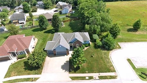 501 Chestnut Cir, Raymore, MO, 64083-8595 | Card Image