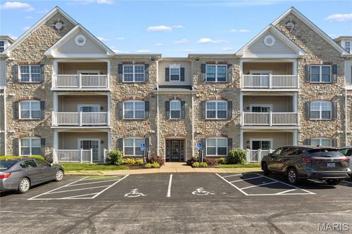 303-1 Monarch Trace Ct, Chesterfield, MO, 63017-4618 | Card Image