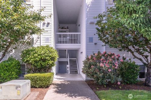 g102-11002 Se Petrovitsky Rd, Renton, WA, 98055-5632 | Card Image