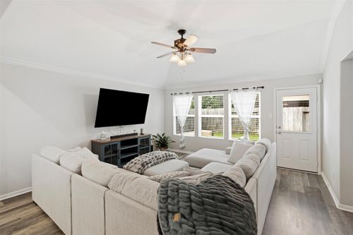 9951 Chimney Swift Ln, Conroe, TX, 77385-3838 | Card Image