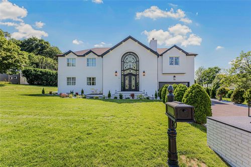 3 Fairview Ln, Glen Cove, NY, 11542-1728 | Card Image