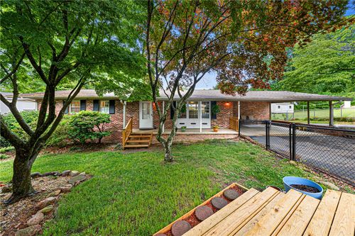 202 Kingsberry Dr, Easley, SC, 29642-2228 | Card Image