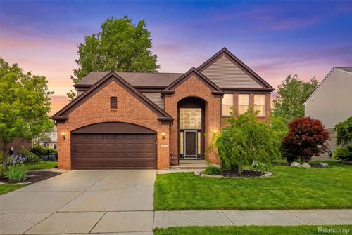 17895 Crystal River Dr, Macomb, MI, 48042-2384 | Card Image