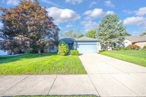 46857 Amberwood Dr, Shelby Township, MI, 48317-4102 | Card Image
