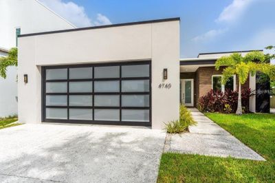 4740 Rivetta Court, House other with 3 bedrooms, 3 bathrooms and null parking in Sarasota FL | Image 3