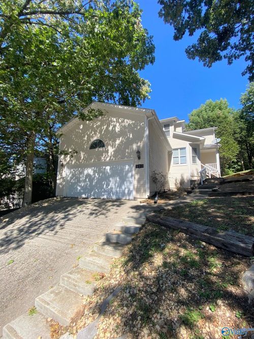 523 Farmingdale Rd Se, Huntsville, AL, 35803-2297 | Card Image