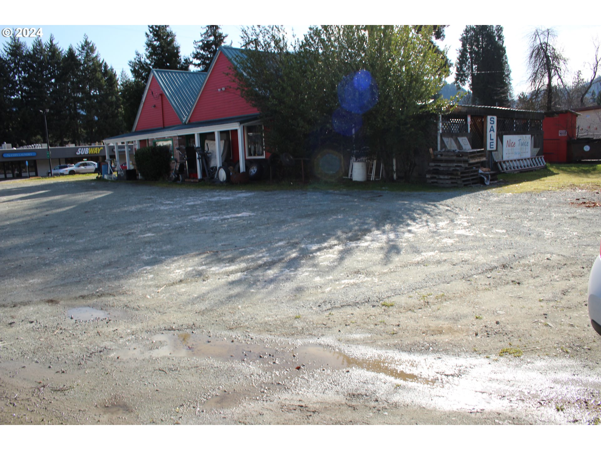 Commercial Sale in Canyonville