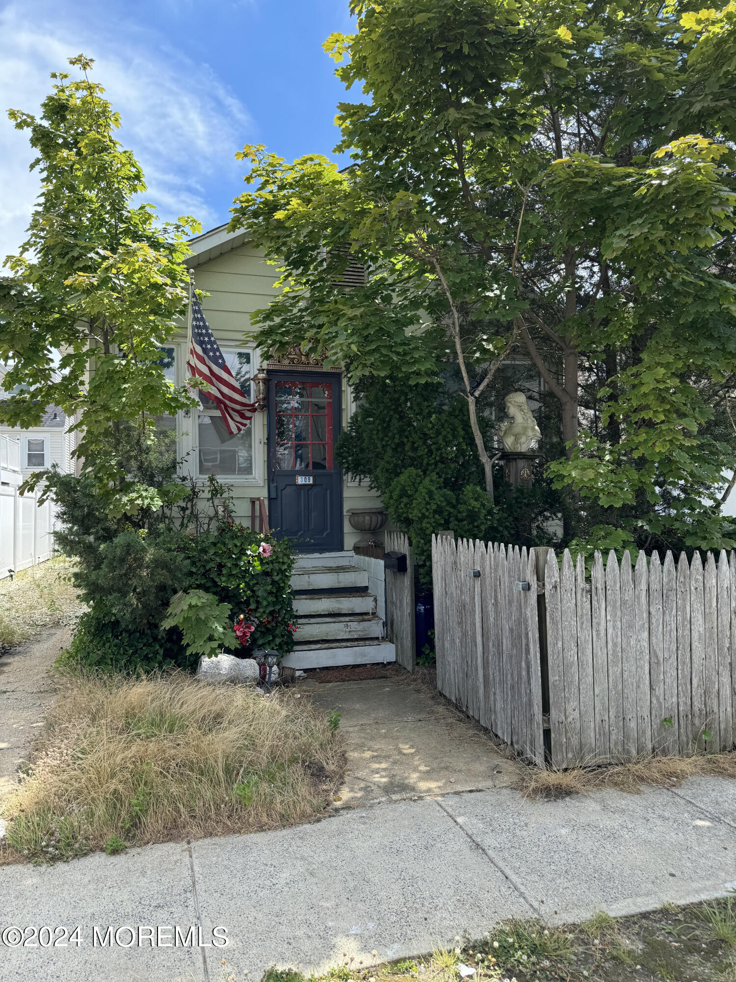 Webster Ave, Seaside Heights, NJ 08751