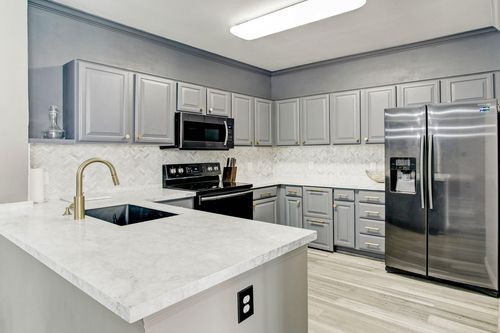 apt-a125-2111 Welch St, Houston, TX, 77019-5698 | Card Image