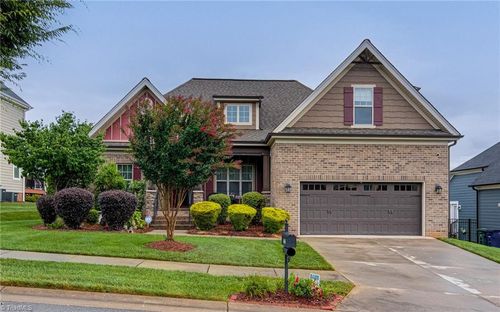 4661 Fairway Run Dr, Pfafftown, NC, 27040-9285 | Card Image