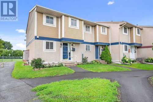 1752 Stonehenge Crescent, Ottawa, ON, K1B4Z9 | Card Image