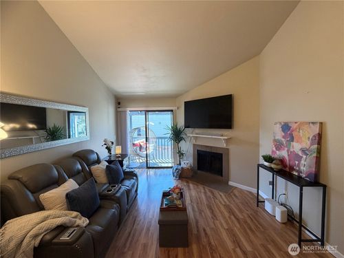 b203-3302 I Street Ne, Auburn, WA, 98002 | Card Image