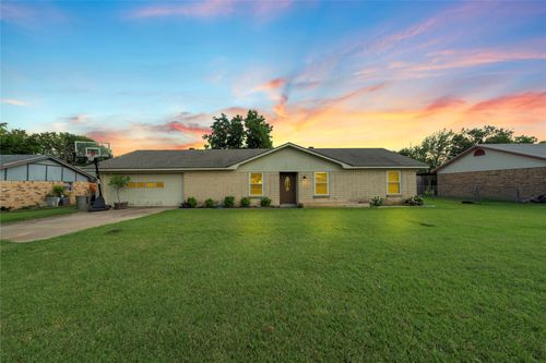 837 W 3rd St, Eddy, TX, 76524-2542 | Card Image