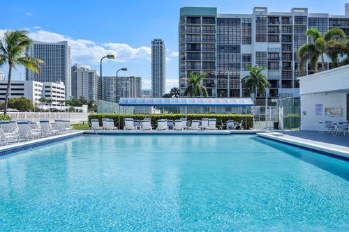 apt-525-600 Parkview Dr, Hallandale Beach, FL, 33009-2972 | Card Image