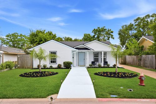 121 Tarpon Ave, Galveston, TX, 77550-3131 | Card Image