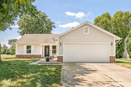 814 Millbrook Dr, Avon, IN, 46123-7454 | Card Image