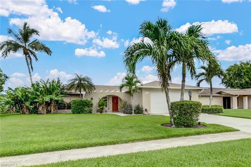 4650 Chippendale Dr, NAPLES, FL, 34112-5251 | Card Image