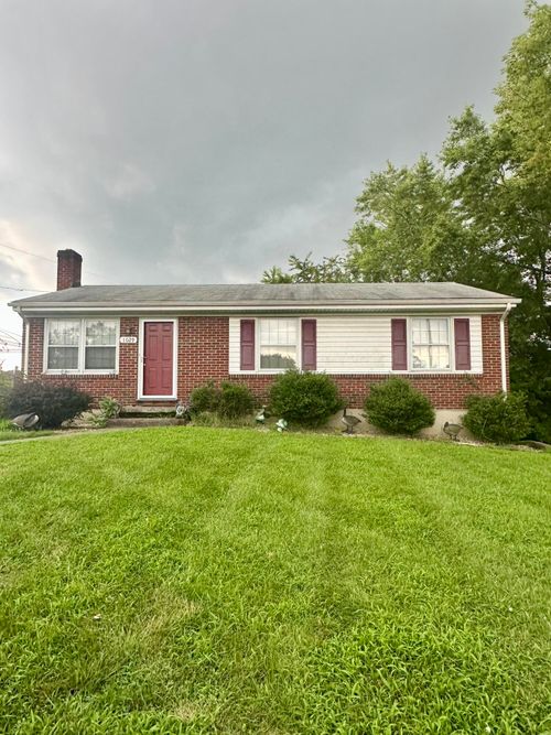 1029 Blakemore Cir, Vinton, VA, 24179-3601 | Card Image