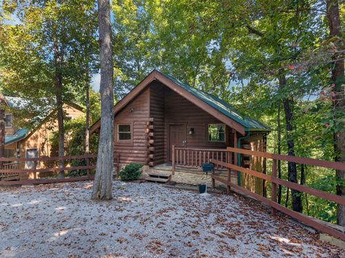 1543 Sky View Dr, Sevierville, TN, 37876-4975 | Card Image
