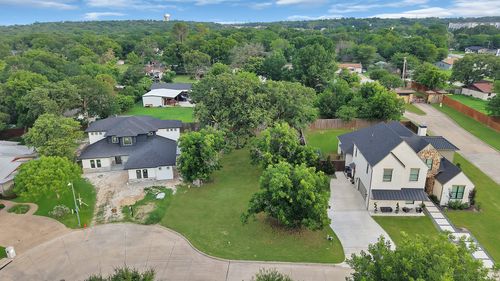 209 Familia Ct, Azle, TX, 76020-4073 | Card Image