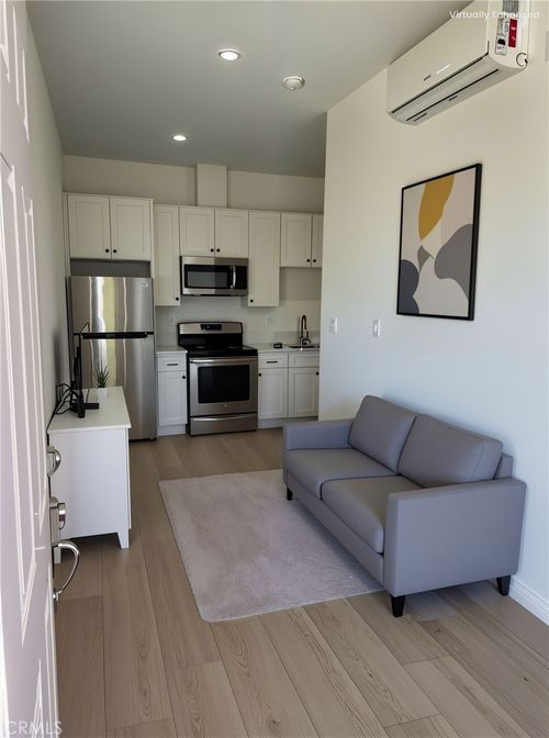 14317 Herron St, Sylmar, CA, 91342-5118 | Card Image