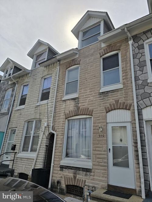 940 Mulberry St, READING, PA, 19604-2304 | Card Image