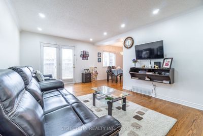 57 Town House Cres, Condo with 3 bedrooms, 2 bathrooms and 2 parking in Brampton ON | Image 2