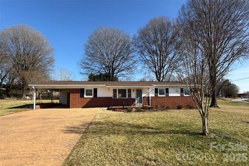 1802 33rd St Ne, Hickory, NC, 28601-3236 | Card Image
