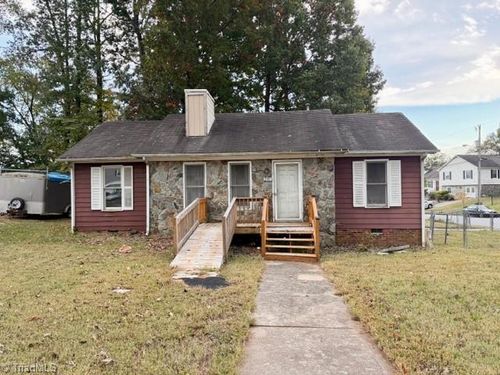 2900 Patio Pl, Greensboro, NC, 27405-5474 | Card Image