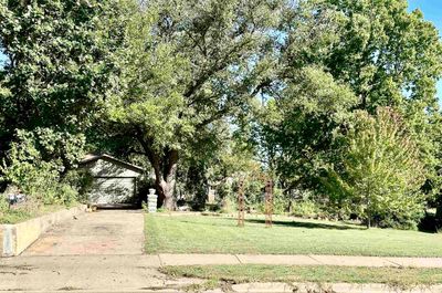 608 E 1st St, House other with 4 bedrooms, 1 bathrooms and null parking in Newton KS | Image 3