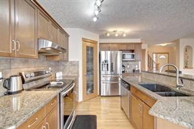 384 New Brighton Dr Se, House detached with 4 bedrooms, 3 bathrooms and 4 parking in Calgary AB | Image 6