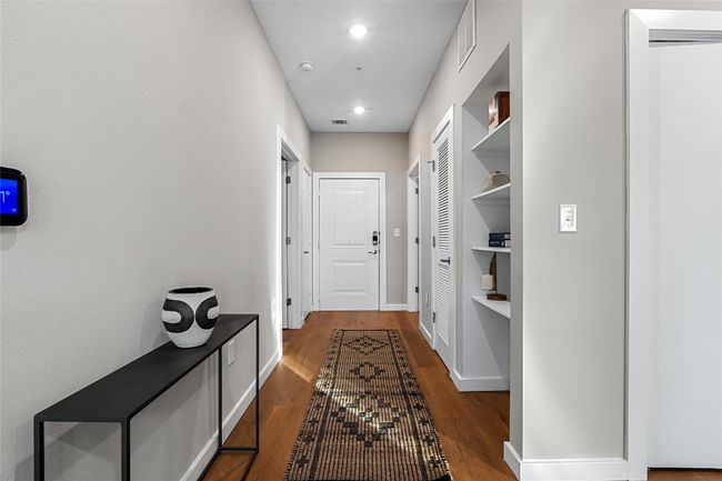 Entry with built in shelves | Image 6
