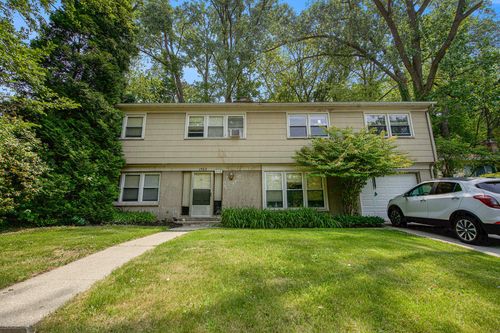 1562 Jones Dr, Ann Arbor, MI, 48105-3228 | Card Image