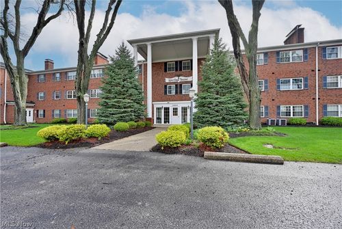 apt-127-2885 Pease Dr, Rocky River, OH, 44116-3262 | Card Image