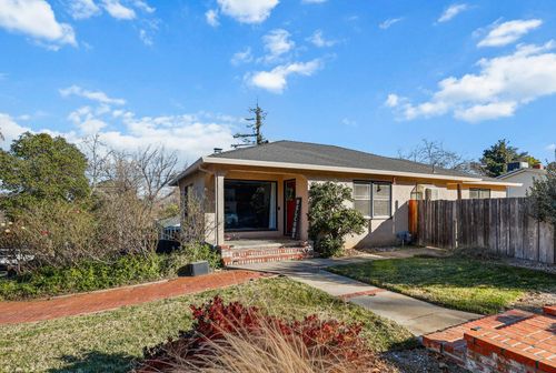 2565 North St, Redding, CA, 96001-1301 | Card Image