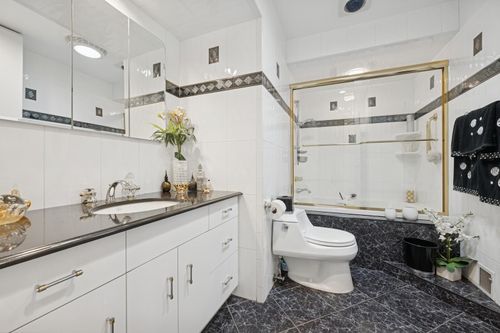 2518 April Ln, Bellmore, NY, 11710-5113 | Card Image