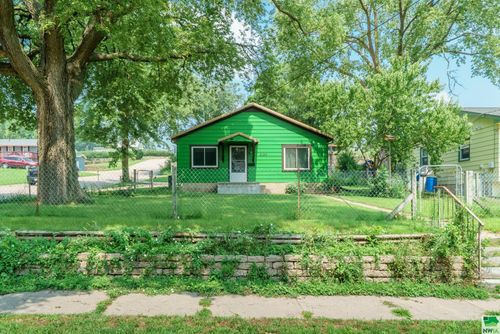 2125 Villa Ave, Sioux City, IA, 51103-3353 | Card Image