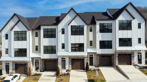 224 Stonecrest Cir, Nashville, TN, 37209-5272 | Card Image
