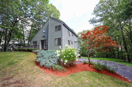 7 Hunter Dr, Derry, NH, 03038-4860 | Card Image