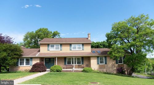 100 Albright Dr, HANOVER, PA, 17331-9567 | Card Image
