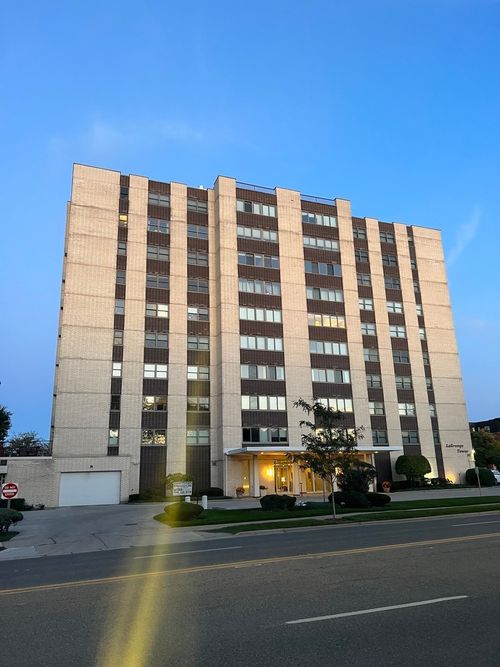 apt-602-141 N La Grange Rd, La Grange, IL, 60525-2054 | Card Image