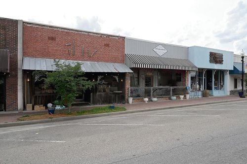 130 S Hutchinson Ave, Adel, GA, 31620-2646 | Card Image