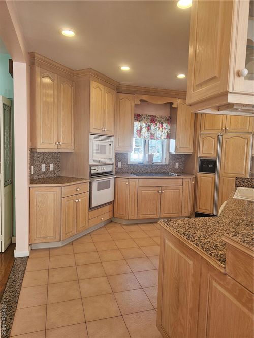 14 Alemeda St, Inwood, NY, 11096-1602 | Card Image