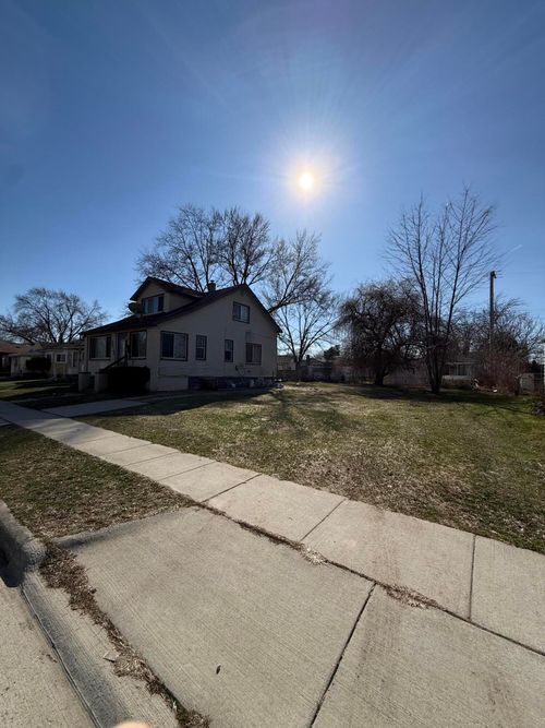 23147 Donald Ave, Eastpointe, MI, 48021-4624 | Card Image