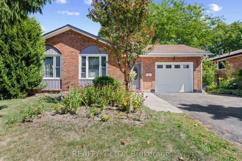 674 Vine St, Saint Catharines, ON, L2M7L8 | Card Image