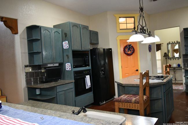 8389 E Loop 1604 S, House other with 5 bedrooms, 5 bathrooms and null parking in Adkins TX | Image 28