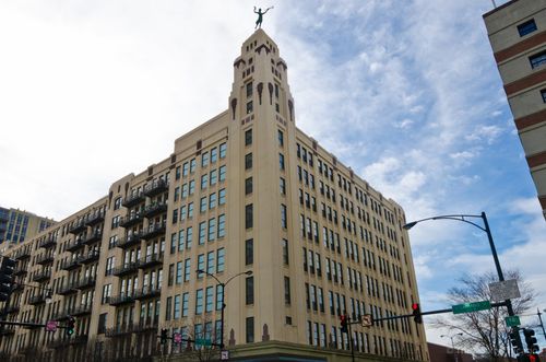 410-758 N Larrabee St, Chicago, IL, 60654-6448 | Card Image