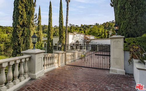 3780 Multiview Dr, Los Angeles, CA, 90068 | Card Image